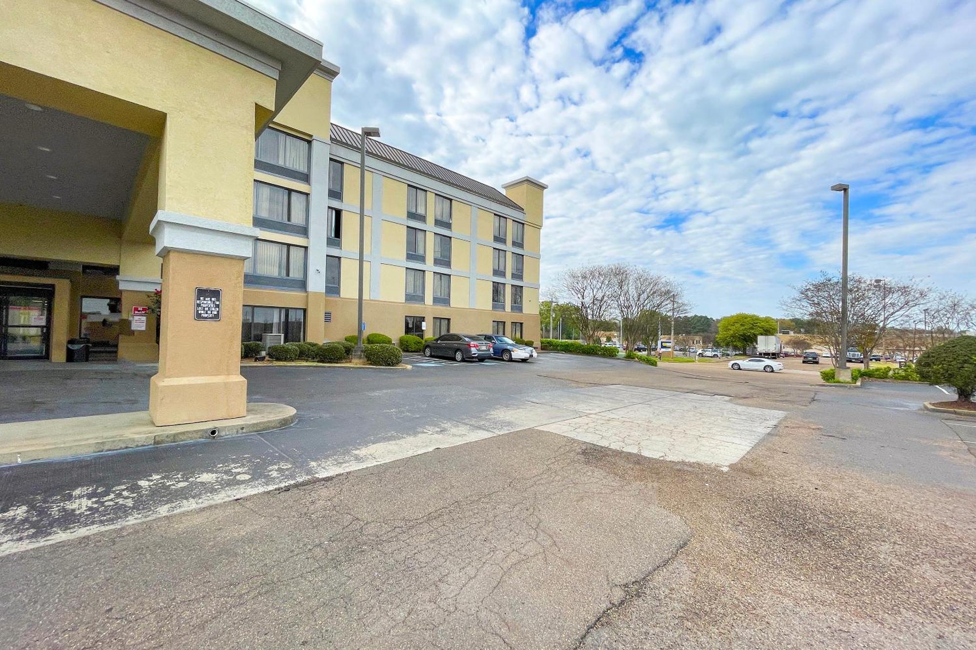 Готель Oyo Townhouse Jackson - Ridgeland Екстер'єр фото